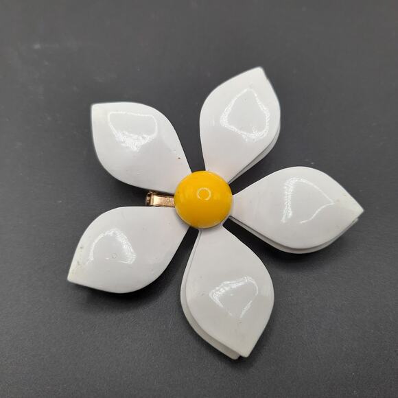 Vintage 1960s White Yellow Enamel Flower Brooch - Picture 2 of 8